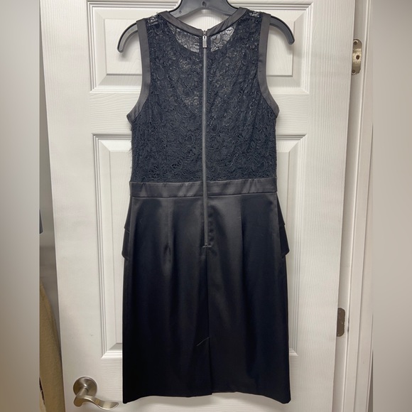 VINCE CAMUTO V Neck size 8 Black Lace Peplum Shift Dress EUC - Picture 2 of 10